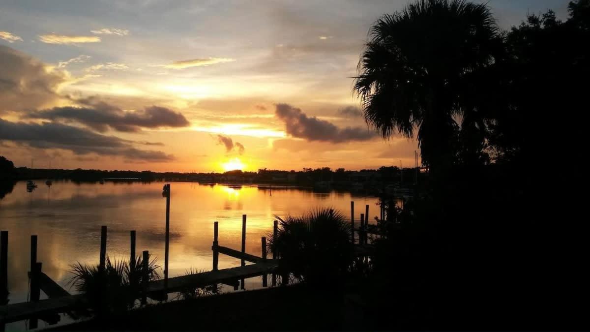Old Carrabelle Hotel Hemingway Suite ภายนอก รูปภาพ