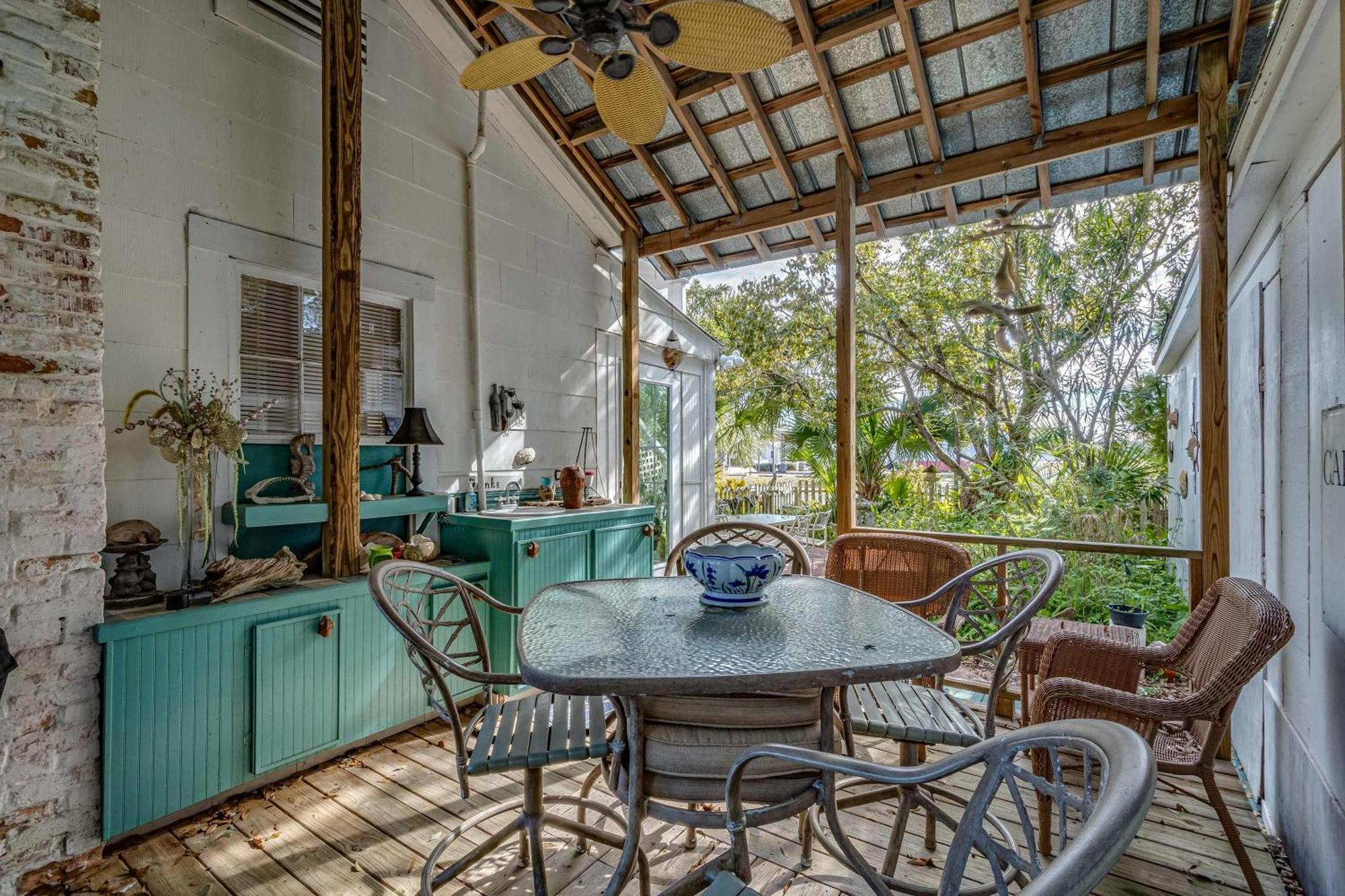 Old Carrabelle Hotel Hemingway Suite ภายนอก รูปภาพ