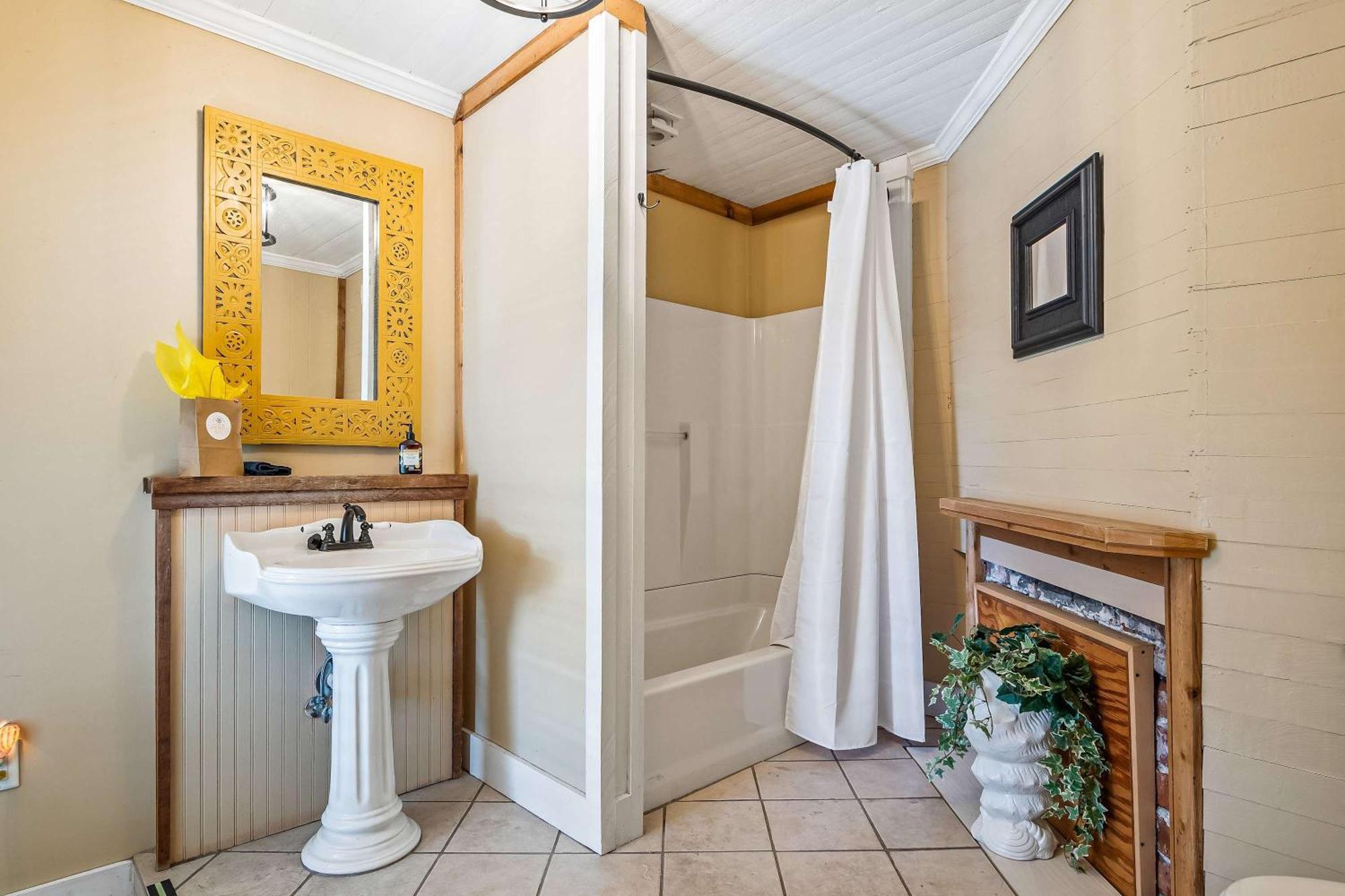 Old Carrabelle Hotel Hemingway Suite ภายนอก รูปภาพ